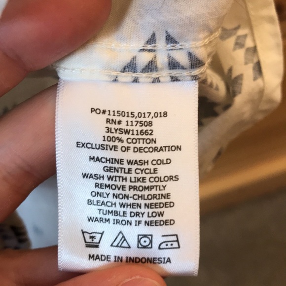 Levi's Aztec Print Button Up Size Medium - Picture 5 of 6